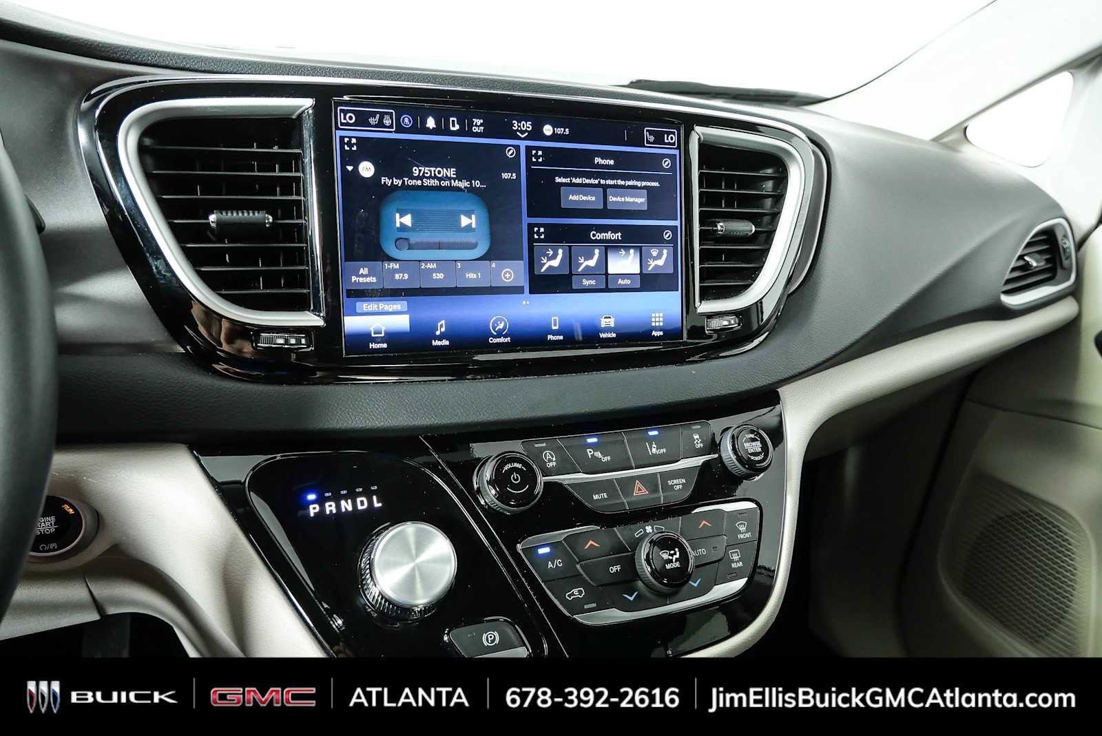 Used 2024 Chrysler Pacifica Touring-L FWD image 12