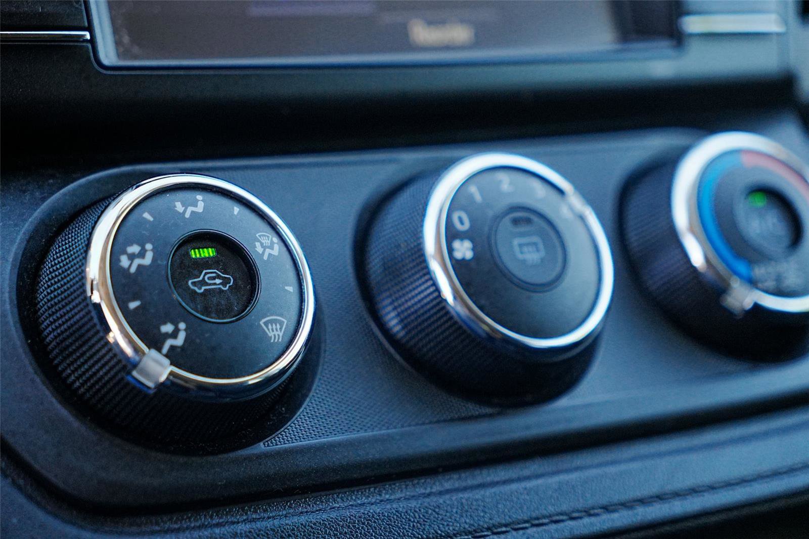 Used 2016 Toyota RAV4 LE image 20