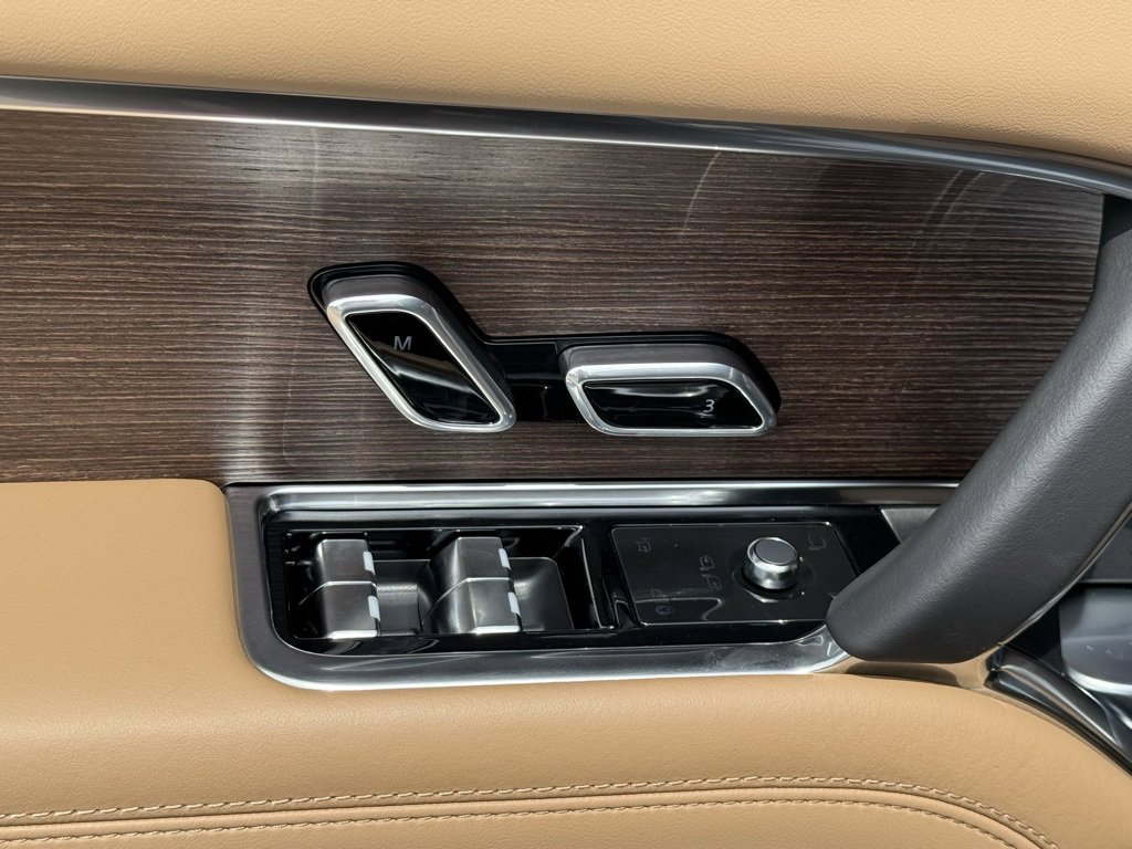 New 2025 Land Rover Range Rover SE image 16