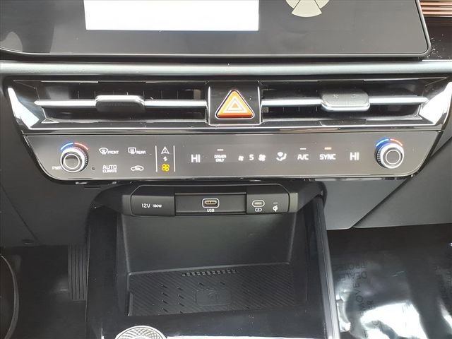 Used 2024 Kia Niro EX image 23