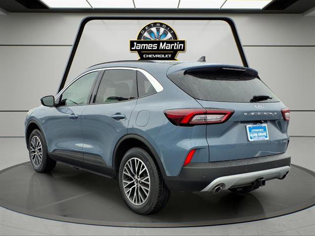 Used 2024 Ford Escape SE w/ Class II Trailer Tow Package image 7