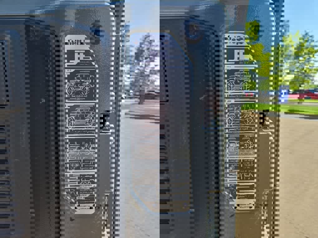 Used 2022 Jeep Wrangler Unlimited Sahara w/ Safety Group image 22