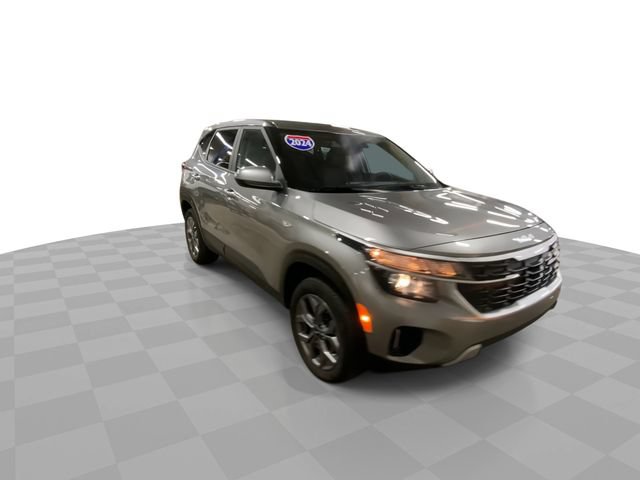 Used 2024 Kia Seltos LX AWD/4WD image 4