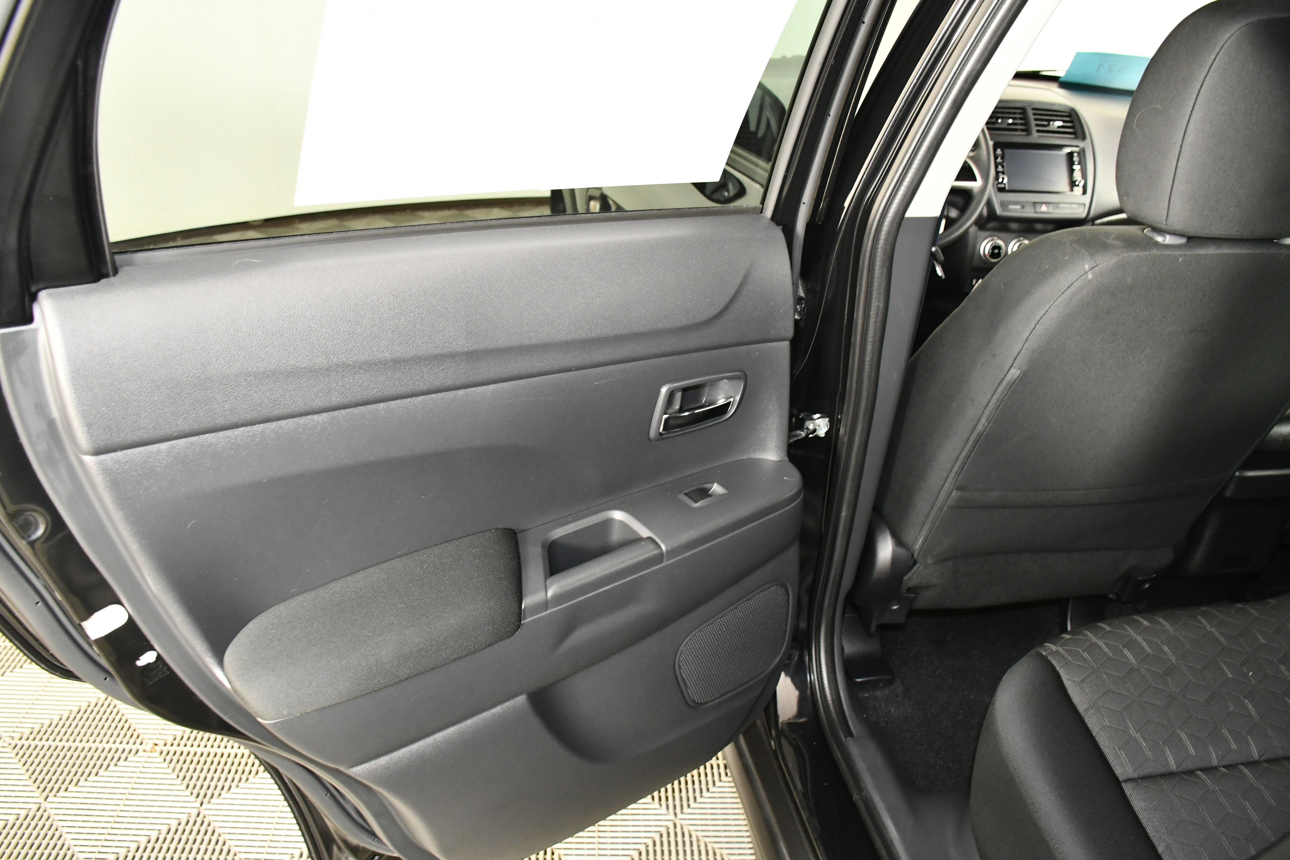 Used 2025 Mitsubishi Outlander Sport ES AWD/4WD image 44