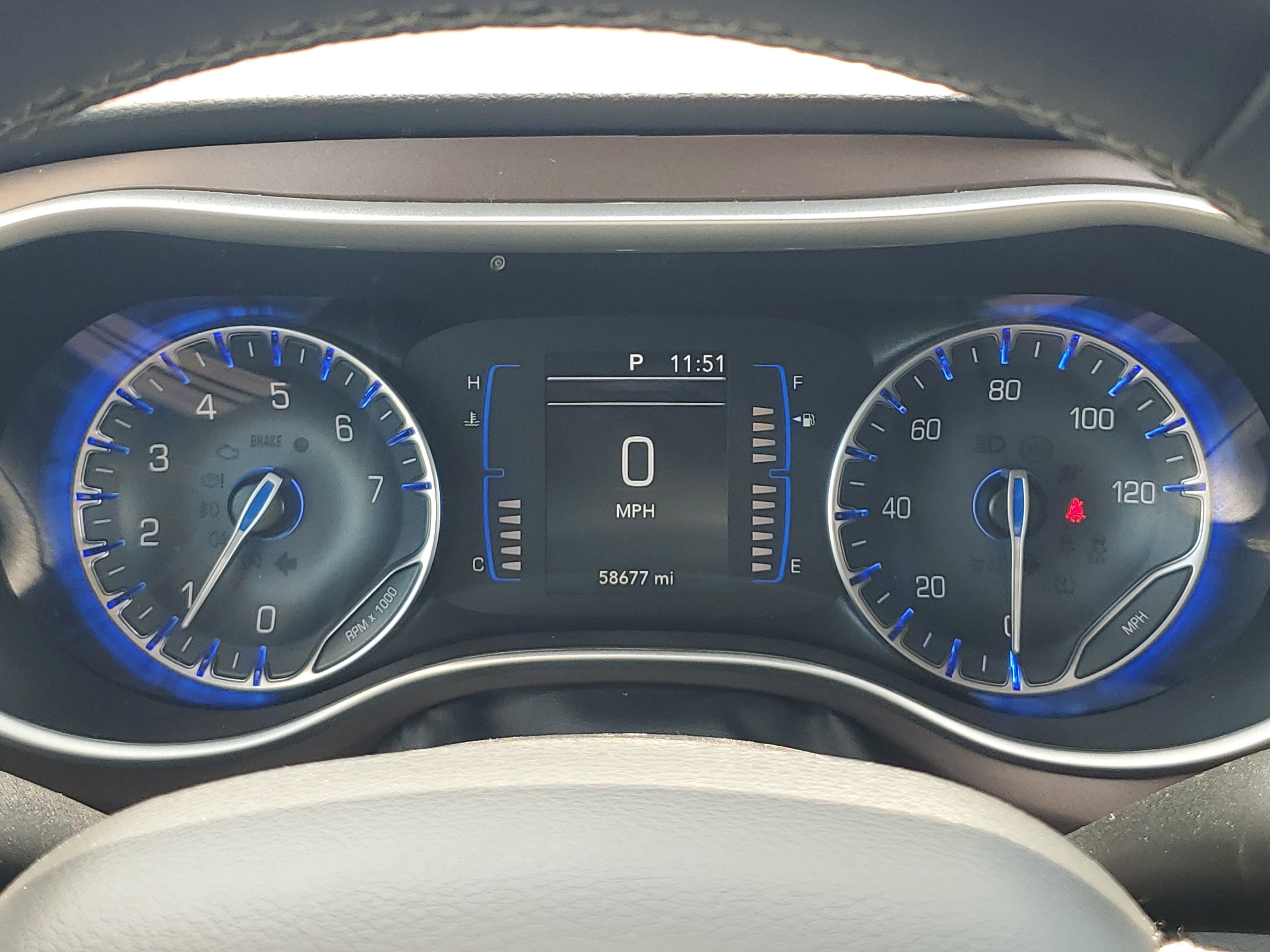 Used 2022 Chrysler Voyager LX image 24