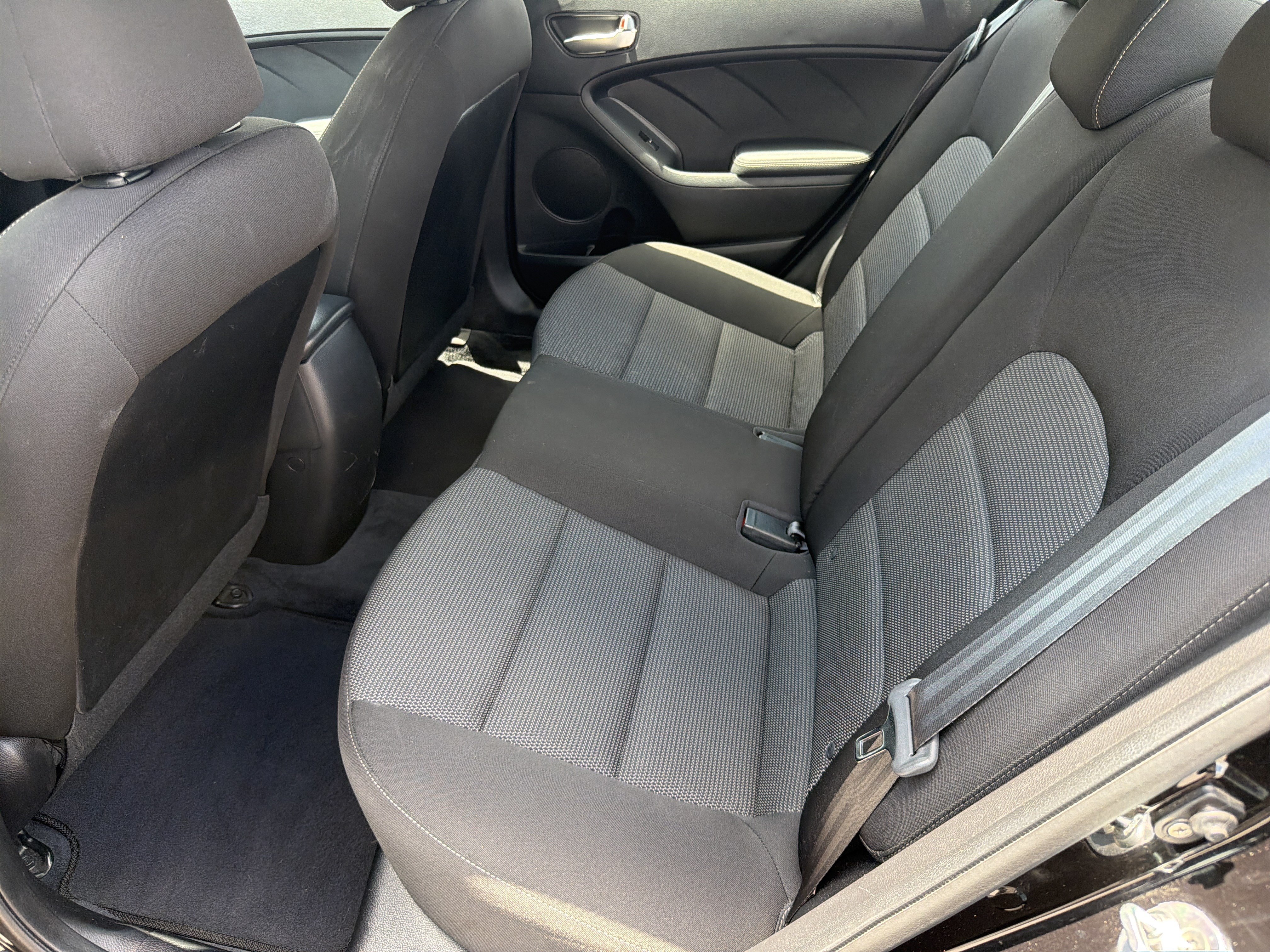Used 2017 Kia Forte LX FWD image 28