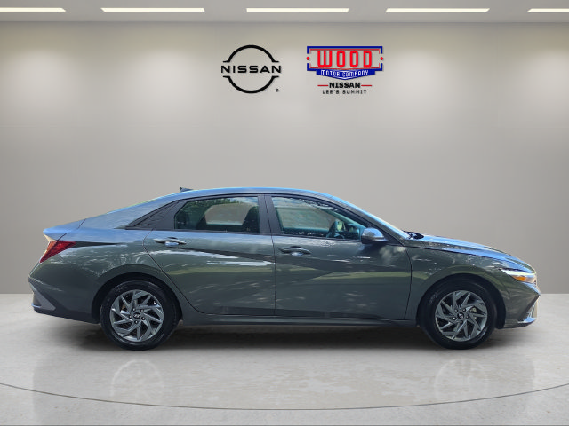 Used 2024 Hyundai Elantra SEL FWD image 2