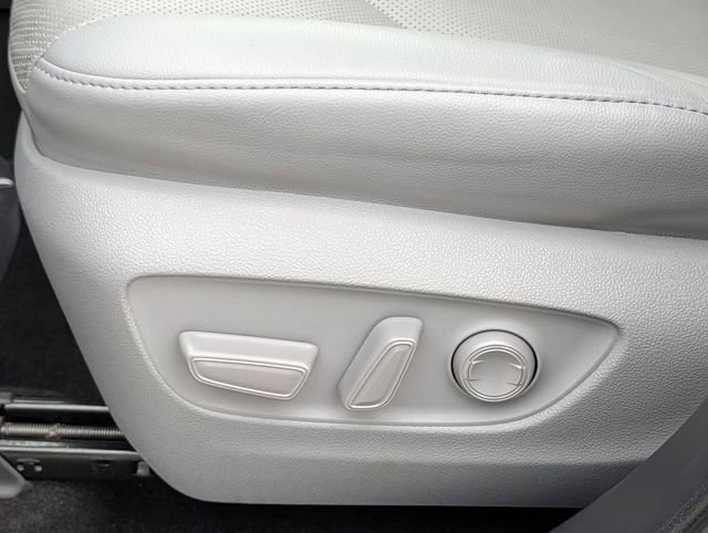 Used 2023 Toyota Highlander Limited image 26