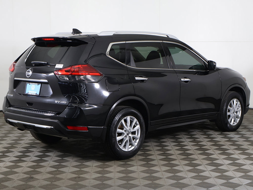 Used 2017 Nissan Rogue SV AWD/4WD image 11
