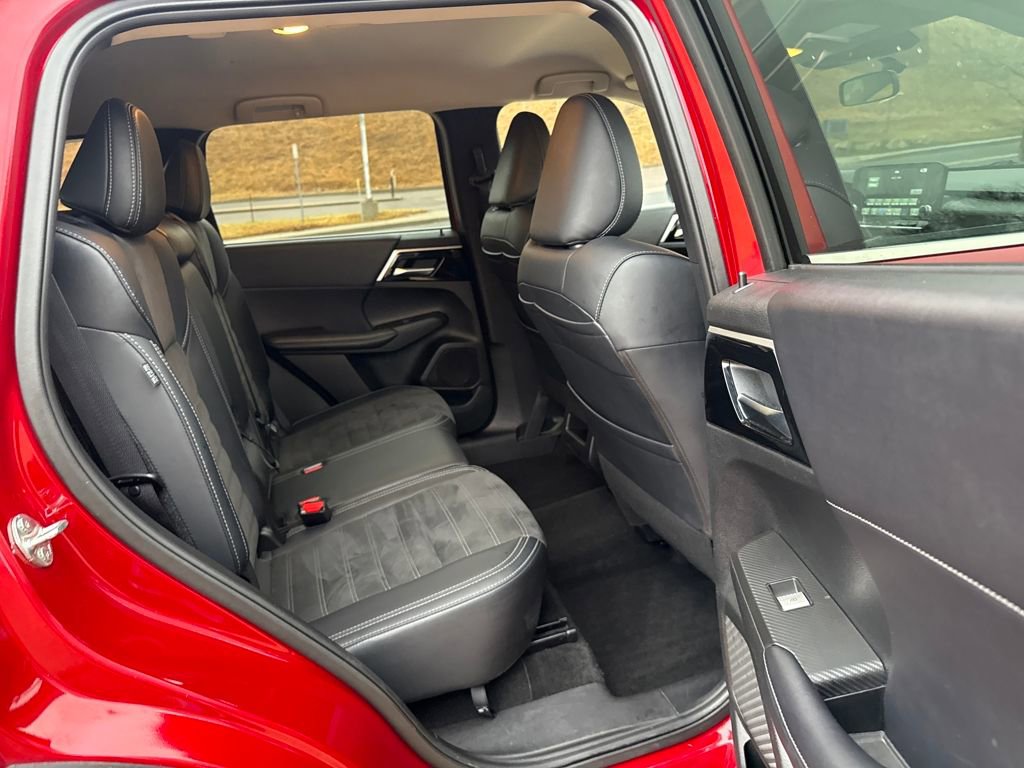 Used 2024 Mitsubishi Outlander SE image 22