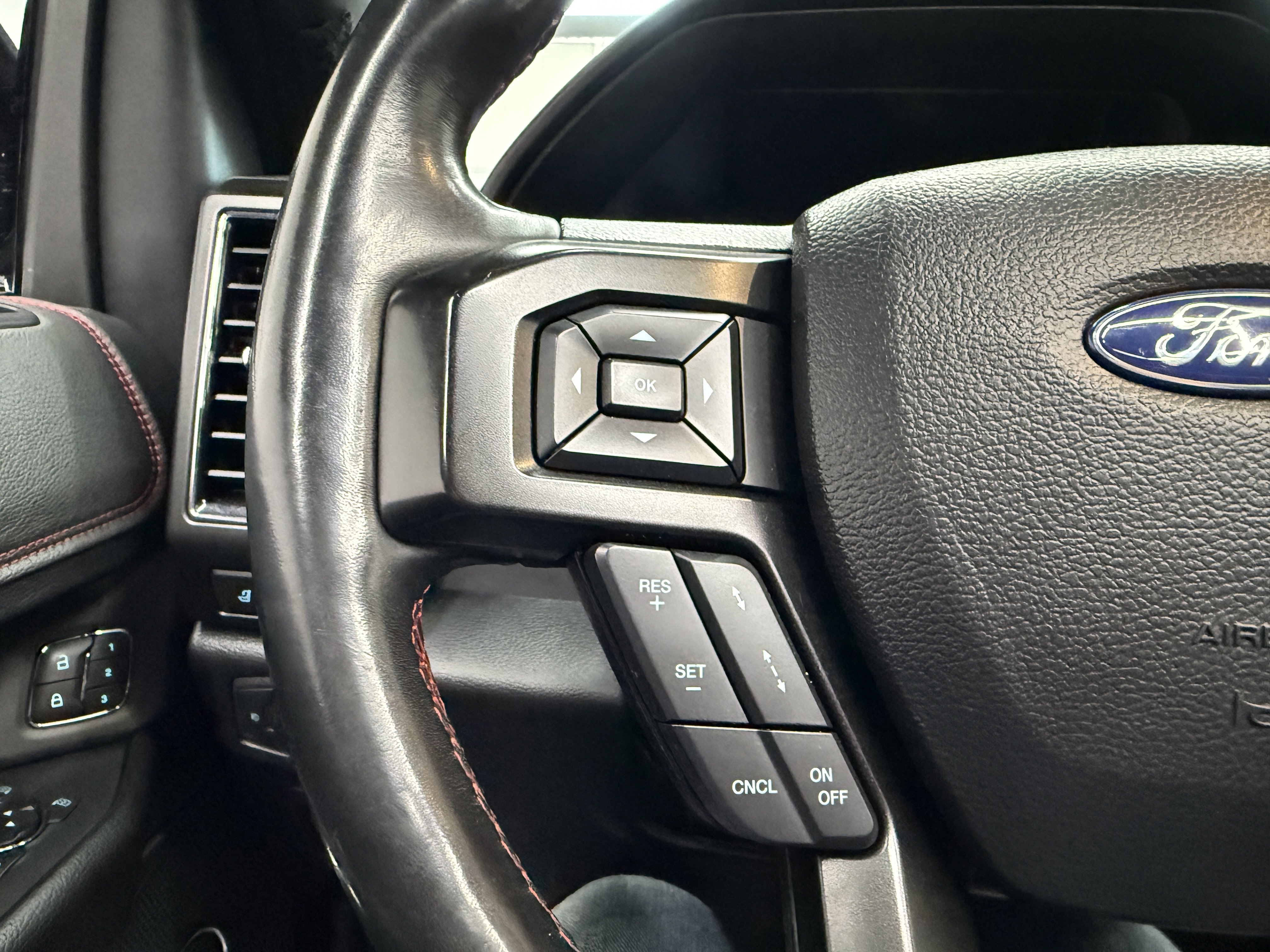 Used 2019 Ford Expedition Limited w/ Equipment Group 303A AWD/4WD image 16