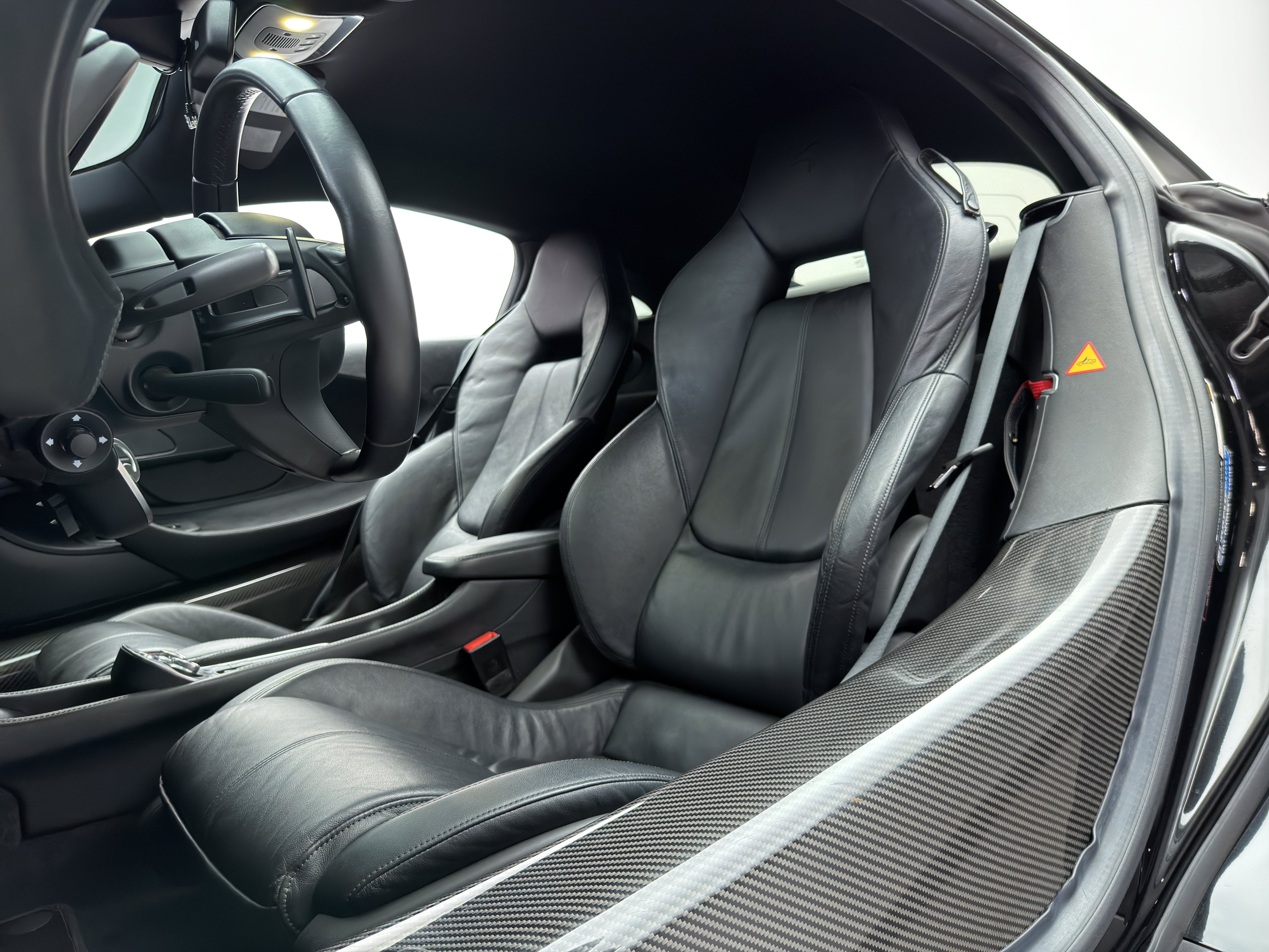 Used 2016 McLaren 570S Coupe RWD image 3
