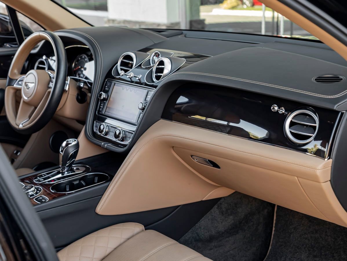 Used 2018 Bentley Bentayga image 33