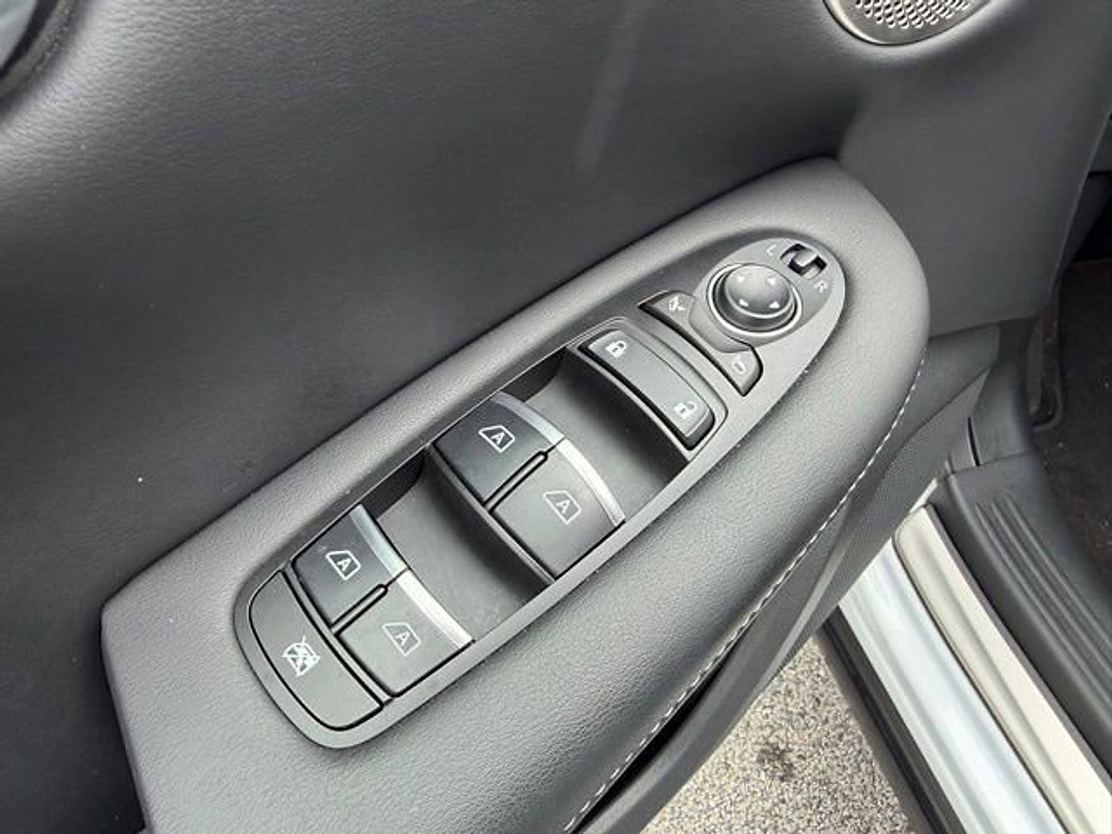 Certified 2023 INFINITI QX50 Sport image 11