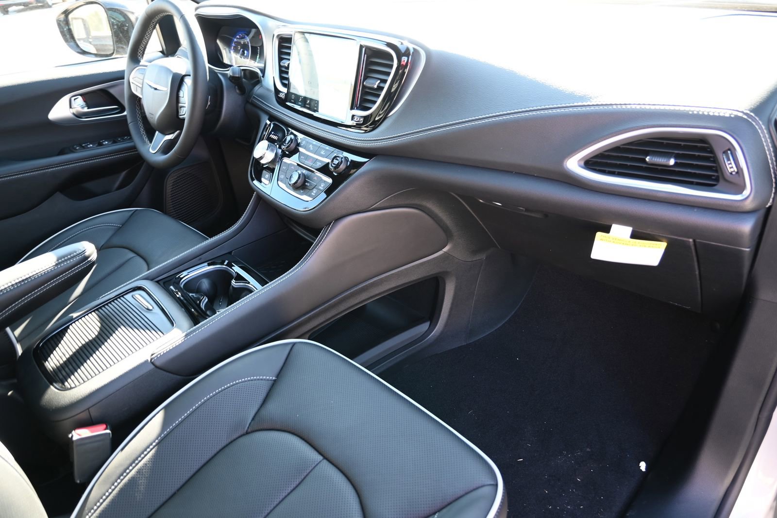 New 2026 Chrysler Pacifica Limited image 26