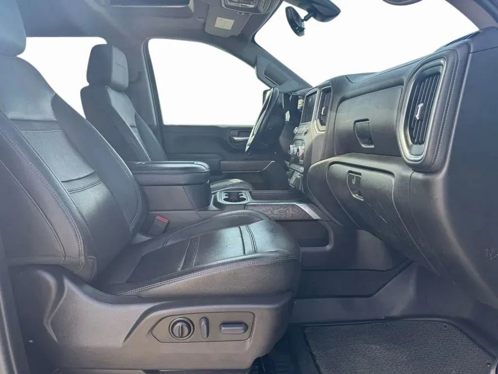 Used 2022 GMC Sierra 3500 Denali w/ Denali Black Diamond Edition image 16