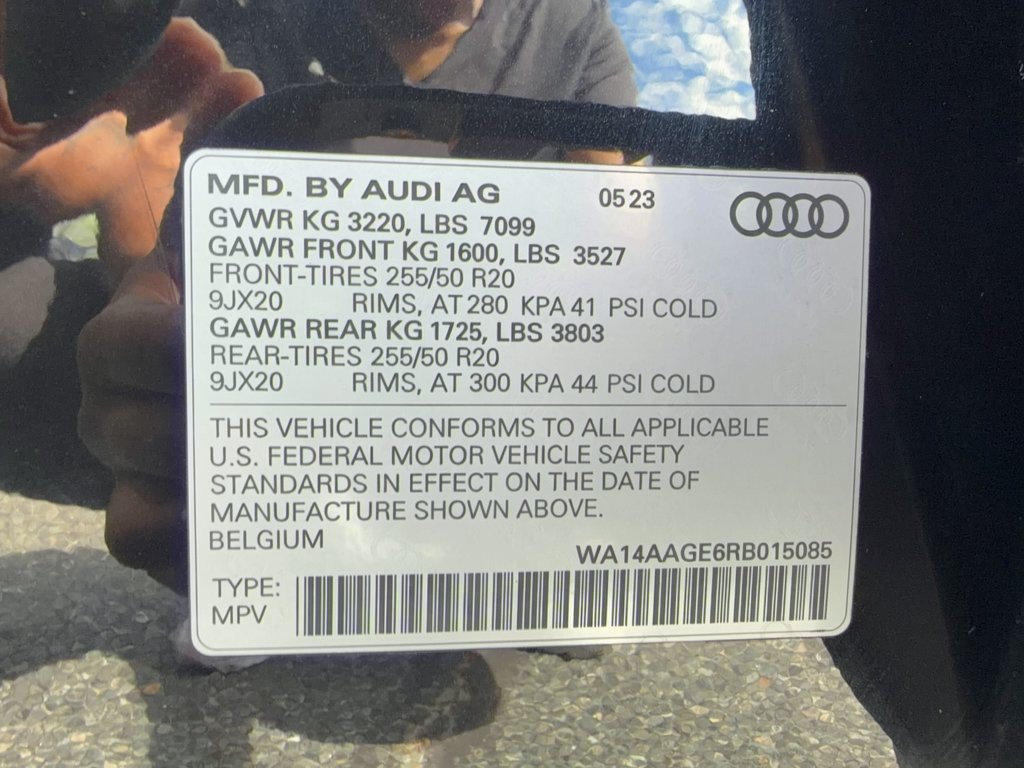 Used 2024 Audi Q8 e-tron Premium AWD/4WD image 31
