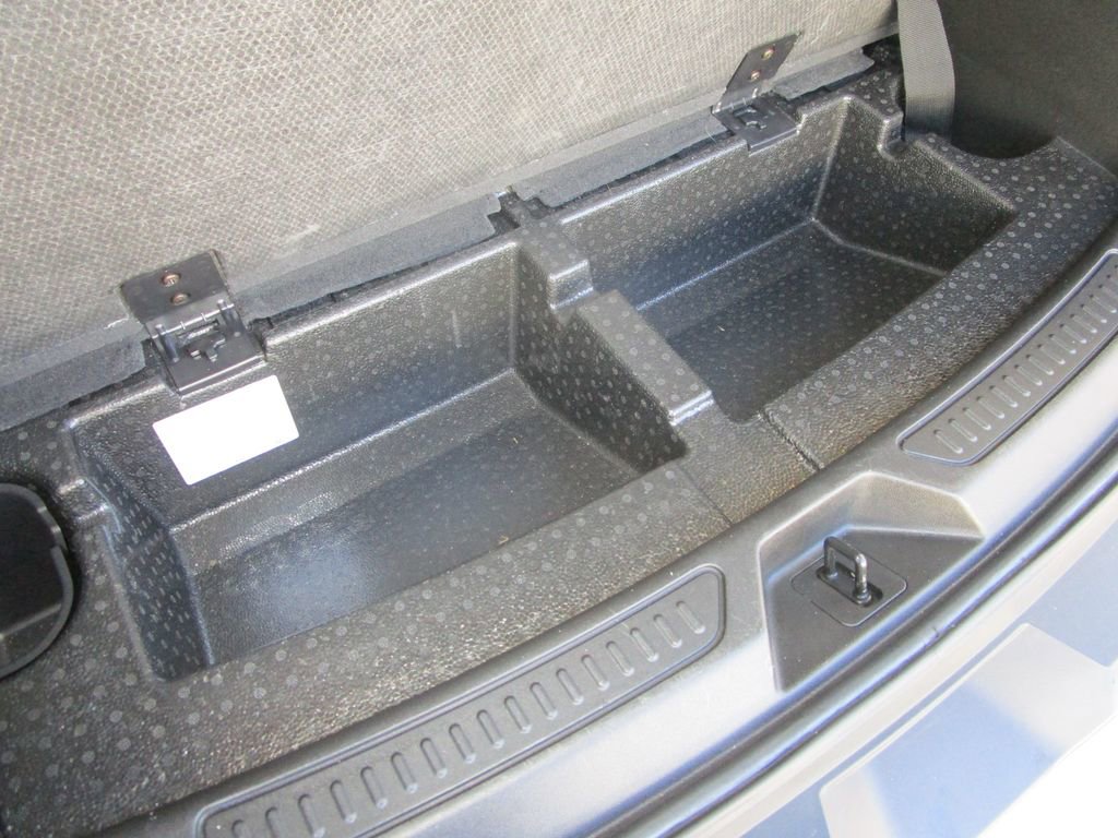 Used 2021 GMC Acadia SLE image 14