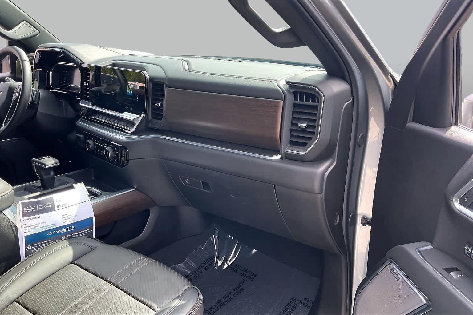 Used 2025 Chevrolet Silverado 1500 High Country w/ High Country Premium Package AWD/4WD image 19