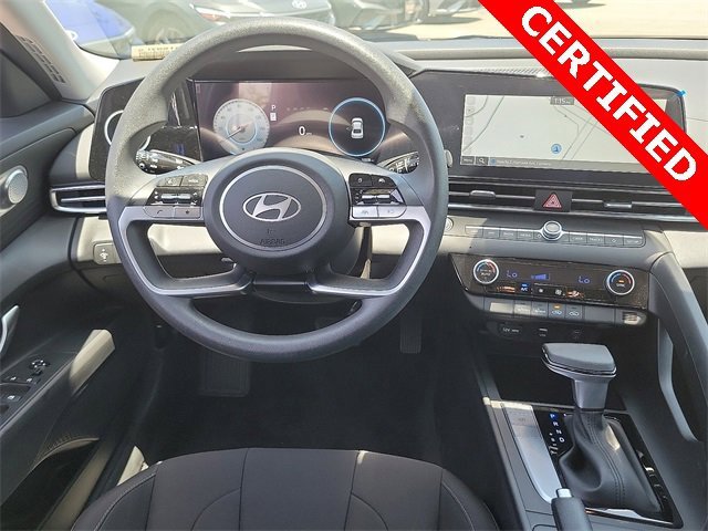 Used 2024 Hyundai Elantra SEL image 3