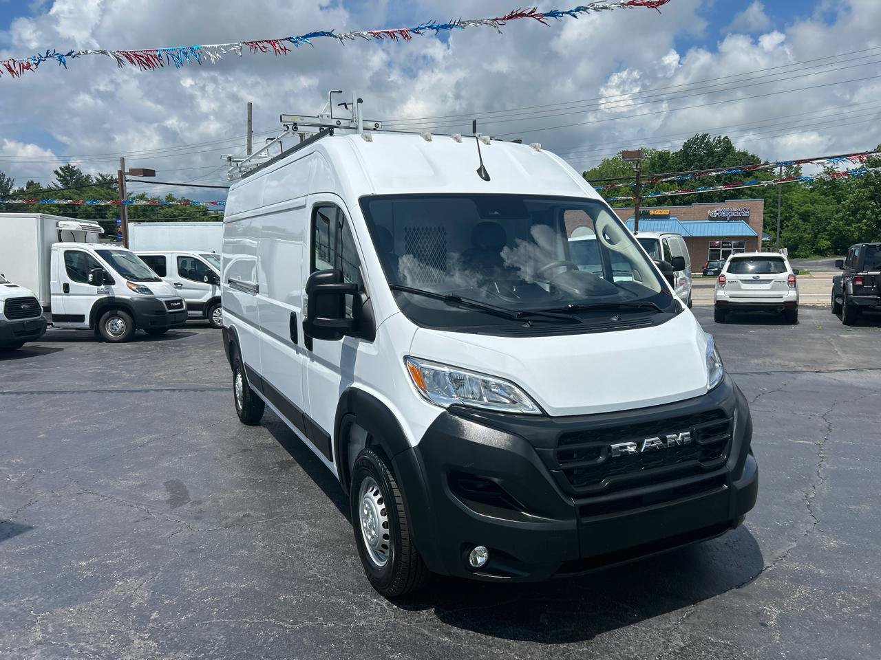Used 2024 RAM ProMaster 2500 w/ Convenience Group FWD image 3