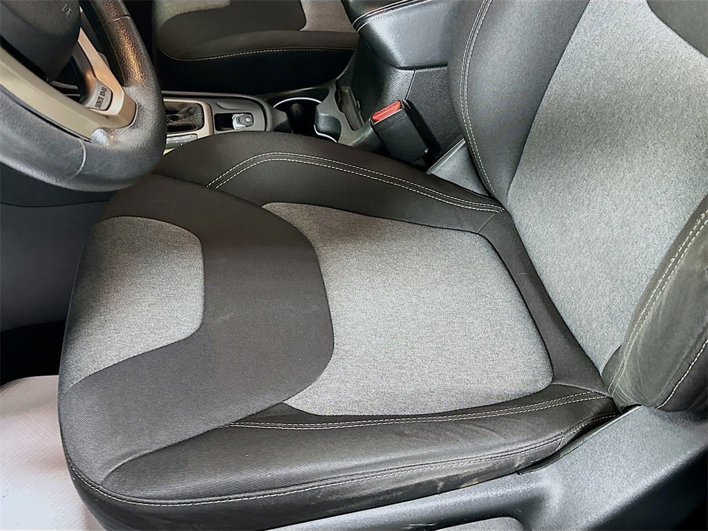 Used 2014 Jeep Cherokee Sport image 18