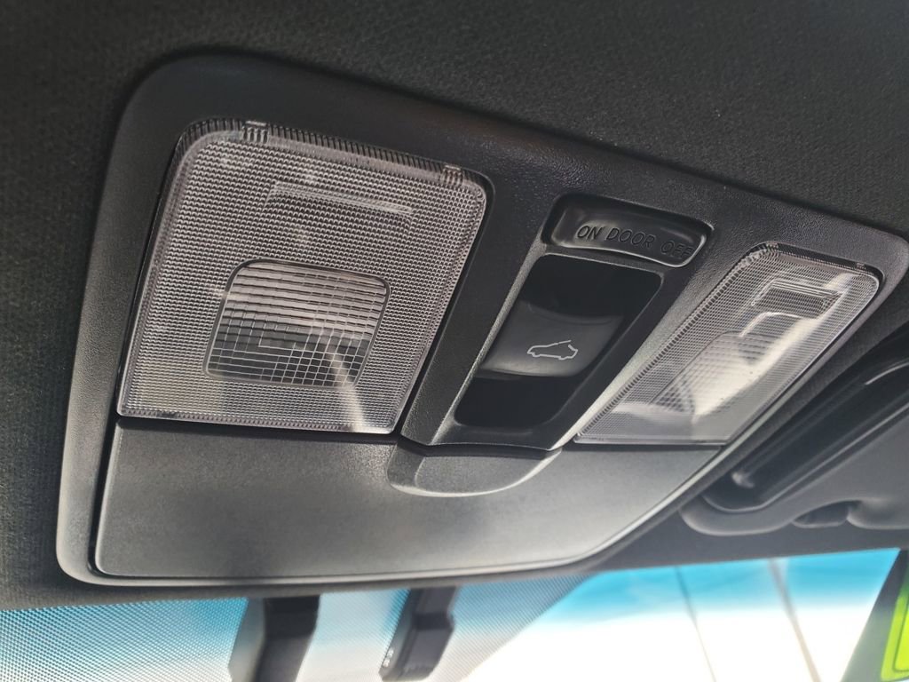 Used 2017 Hyundai Veloster Value Edition image 26