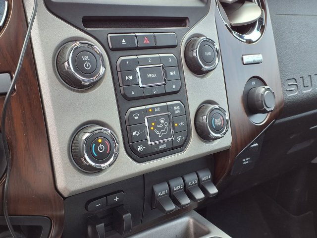 Used 2015 Ford F250 Lariat w/ Lariat Ultimate Package AWD/4WD image 9