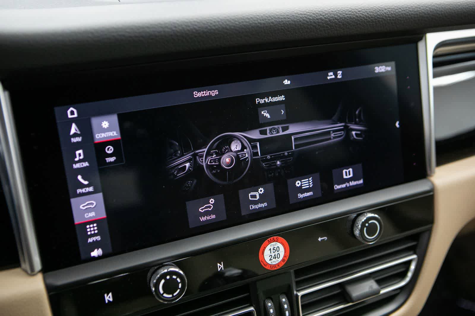 Certified 2024 Porsche Macan AWD/4WD image 15