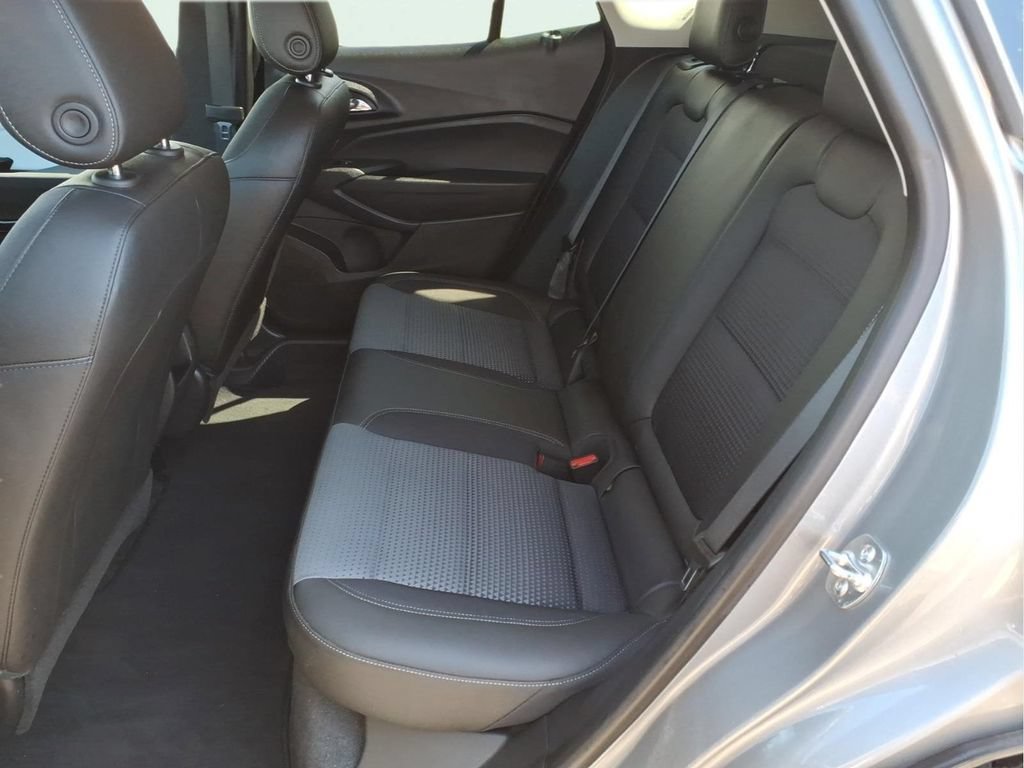 Used 2025 Chevrolet Trax LT w/ Driver Confidence Package FWD image 23