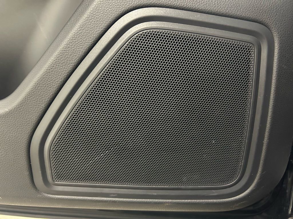 Certified 2023 Porsche Macan Turbo image 11