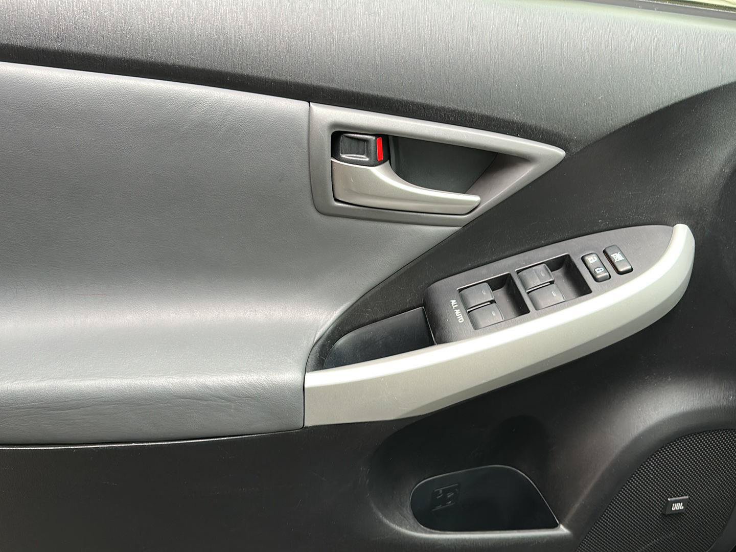 Used 2013 Toyota Prius Four w/ Deluxe Solar Roof Pkg FWD image 4