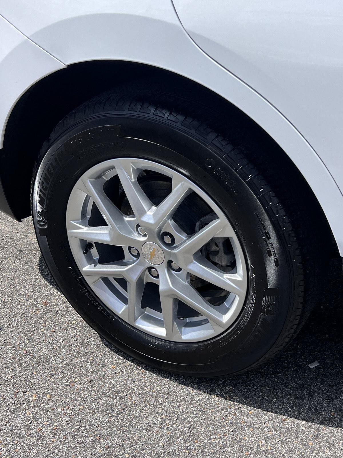 Used 2024 Chevrolet Equinox LT w/ LPO, Floor Liner Package FWD image 37