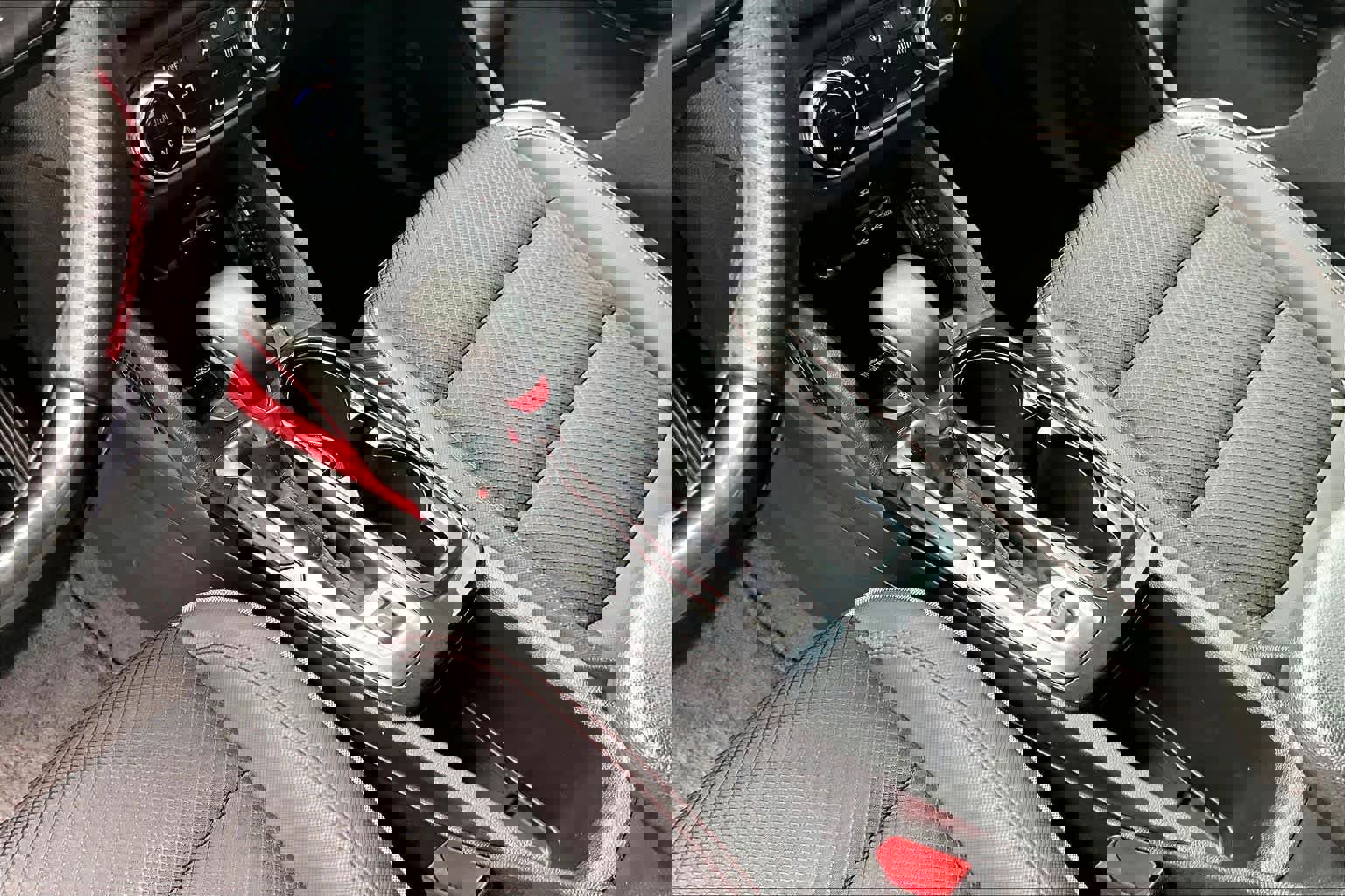 Used 2021 Chevrolet TrailBlazer RS w/ Technology Package FWD image 16