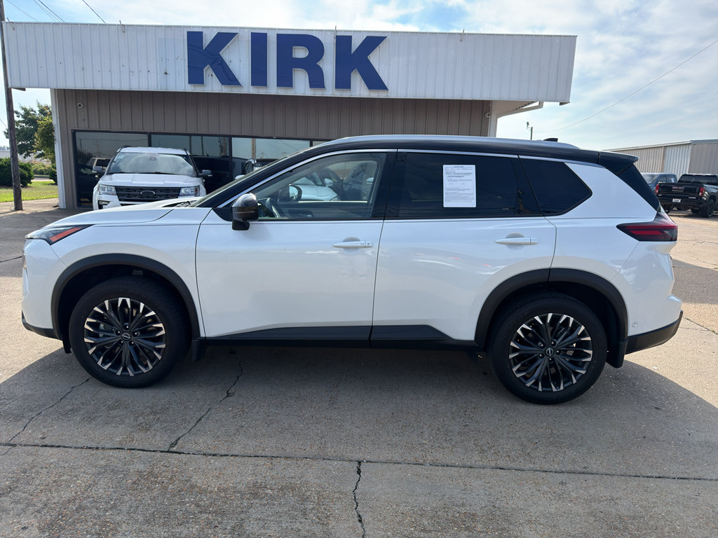 Used 2025 Nissan Rogue SL w/ Tech Package FWD image 2