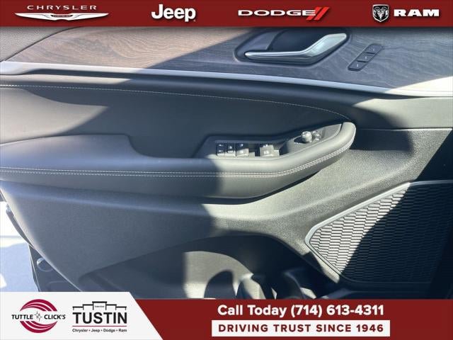 New 2027 Jeep Grand Cherokee Limited AWD/4WD image 60
