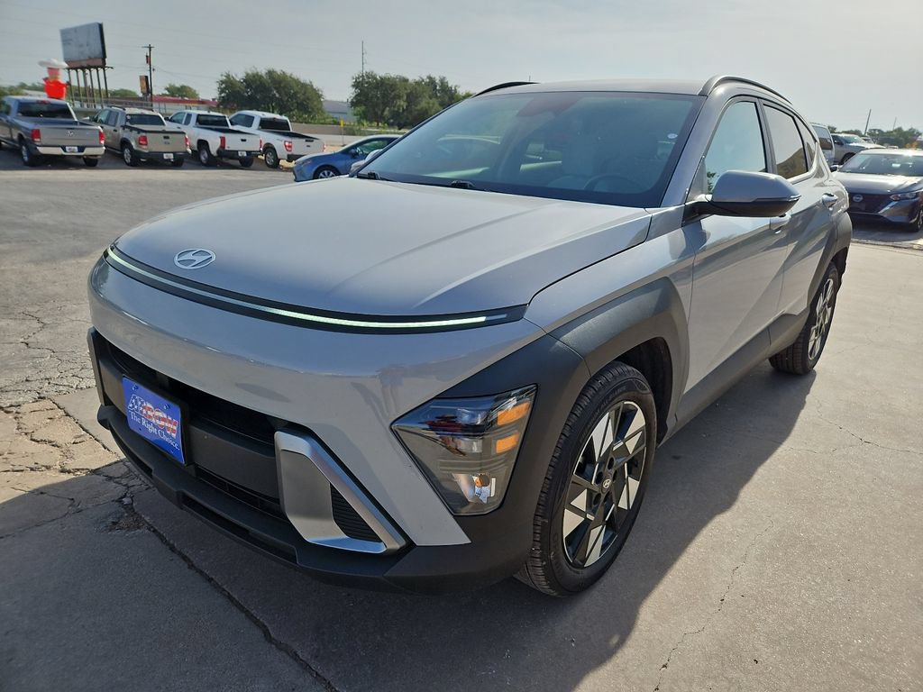 Used 2025 Hyundai Kona SEL FWD image 4