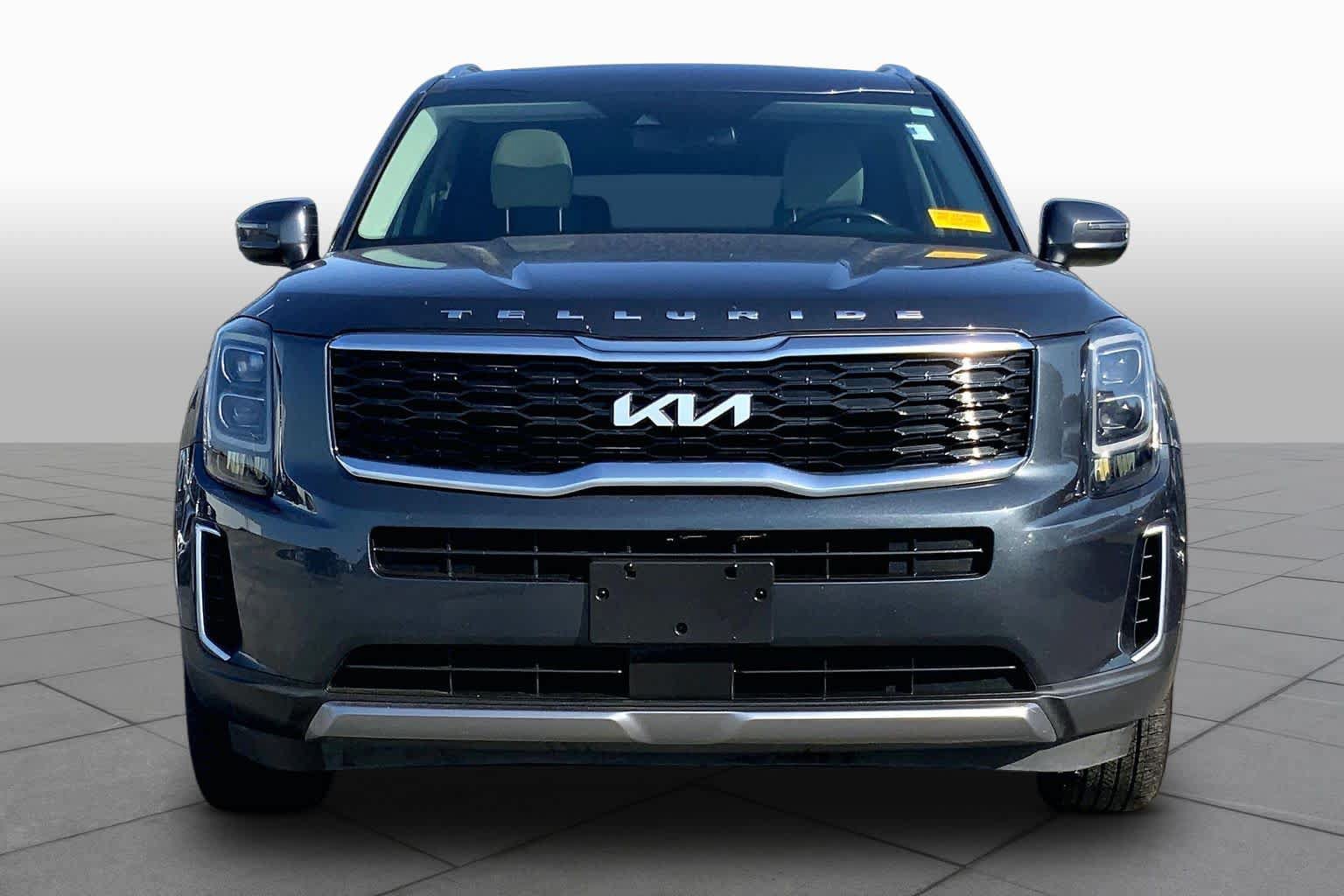 Used 2022 Kia Telluride EX w/ EX Premium Package FWD image 4