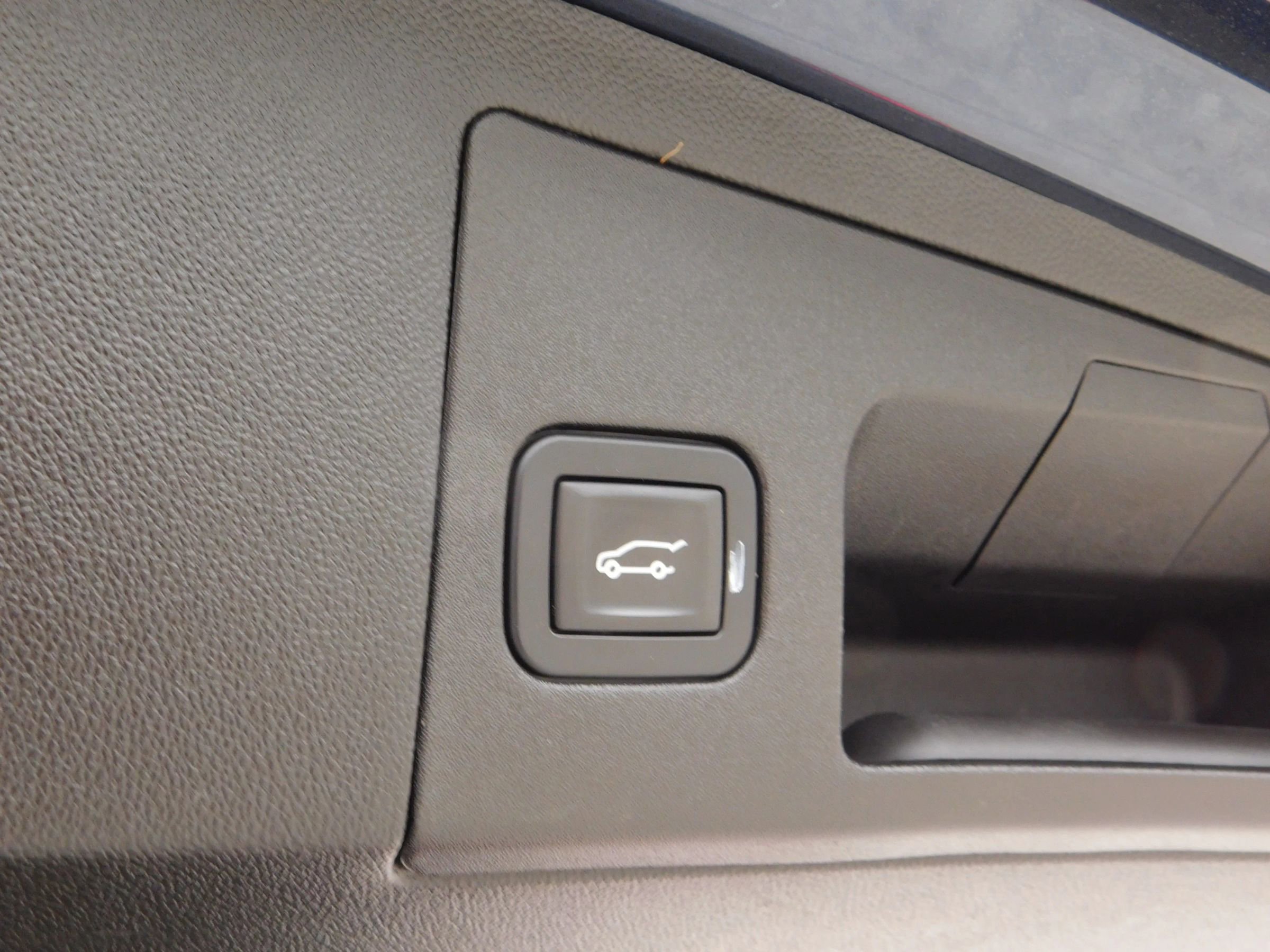 Used 2018 Cadillac XT5 FWD image 8