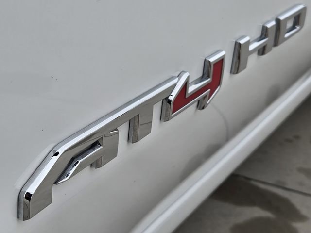 Used 2025 GMC Sierra 2500 AT4 image 11