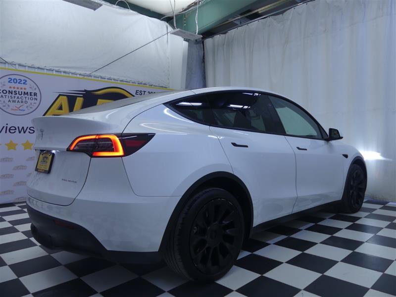 Used 2024 Tesla Model Y Long Range AWD/4WD image 5