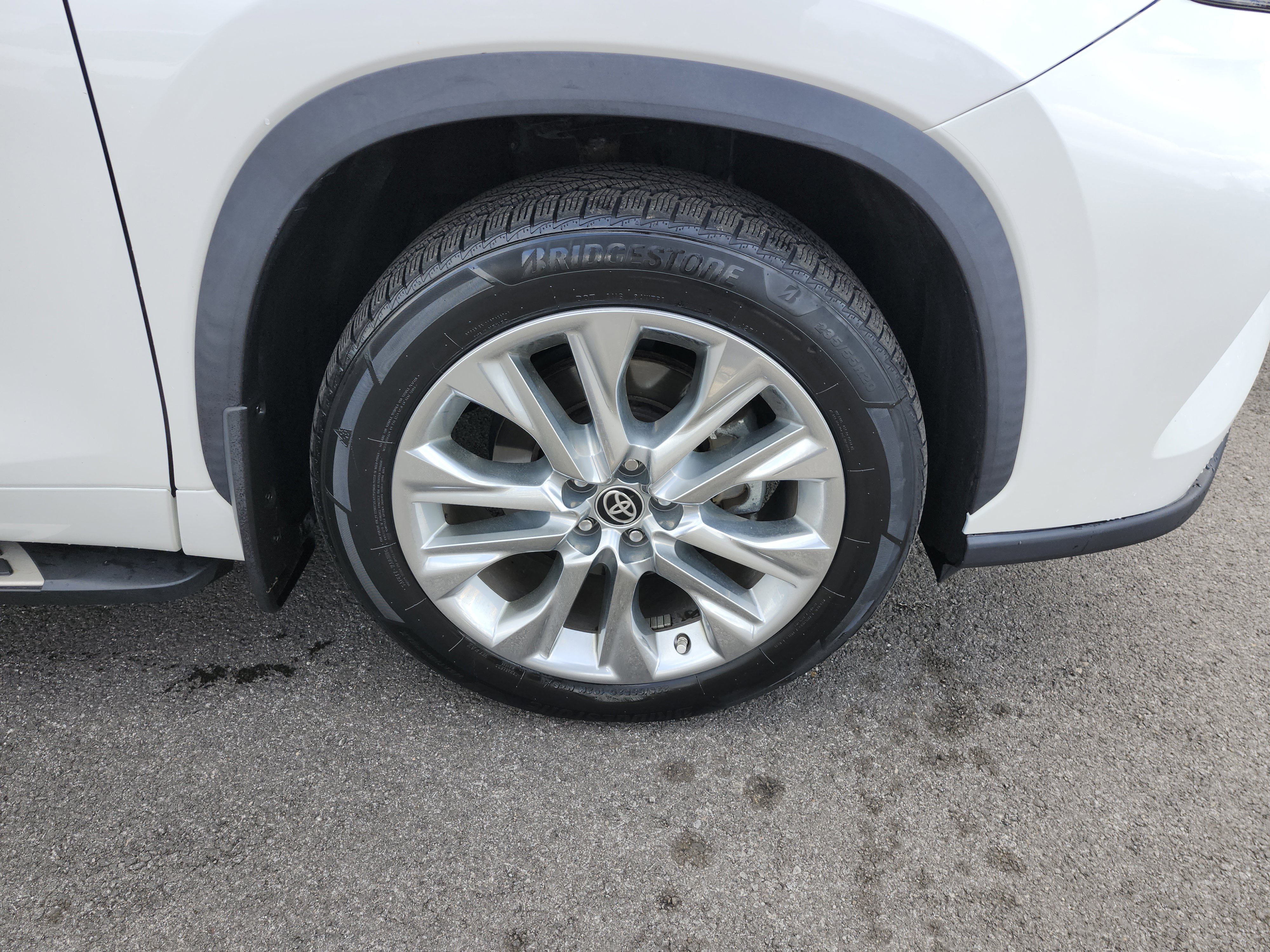 Used 2021 Toyota Highlander Limited image 14