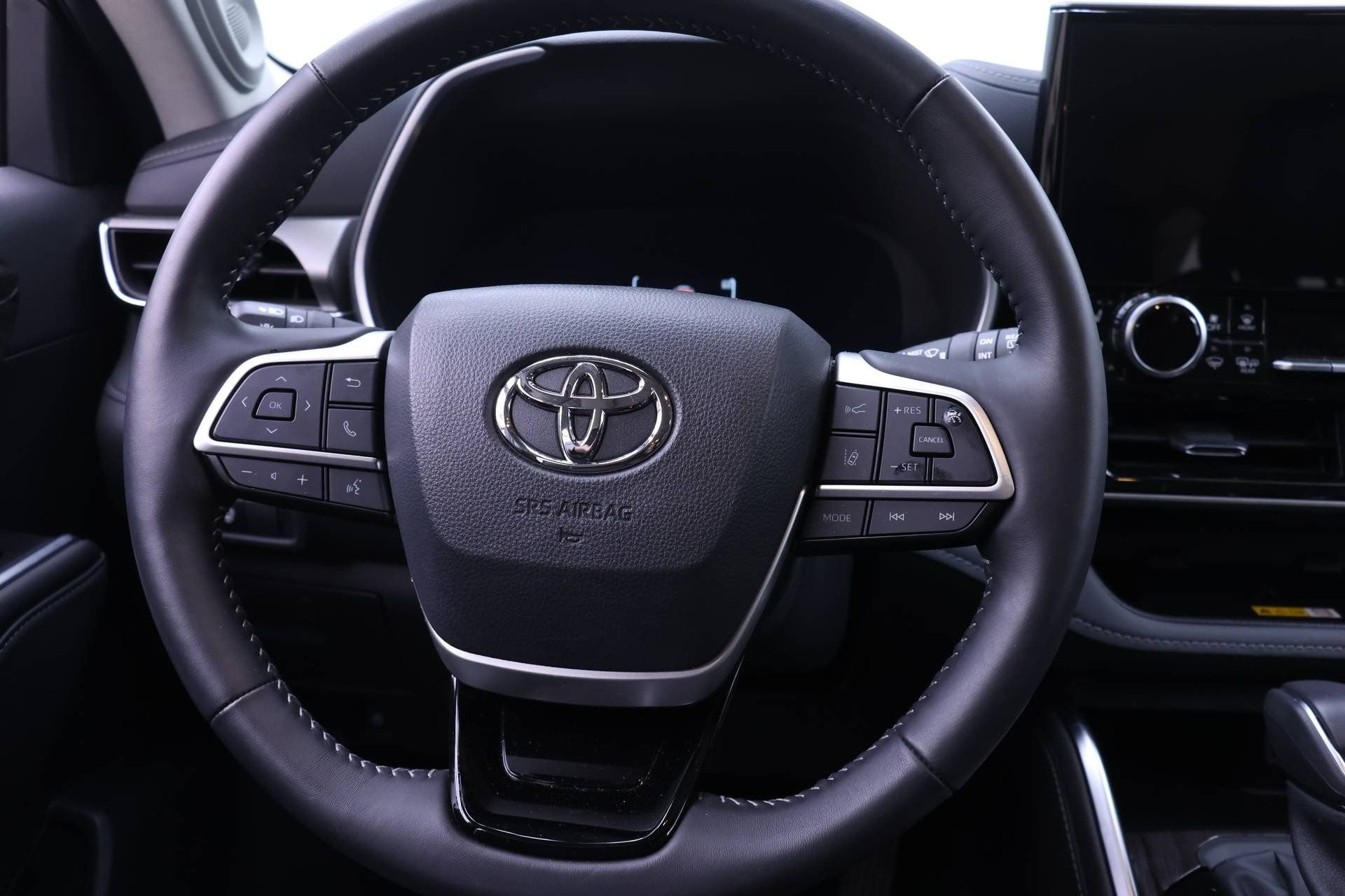 Used 2025 Toyota Highlander Limited image 14
