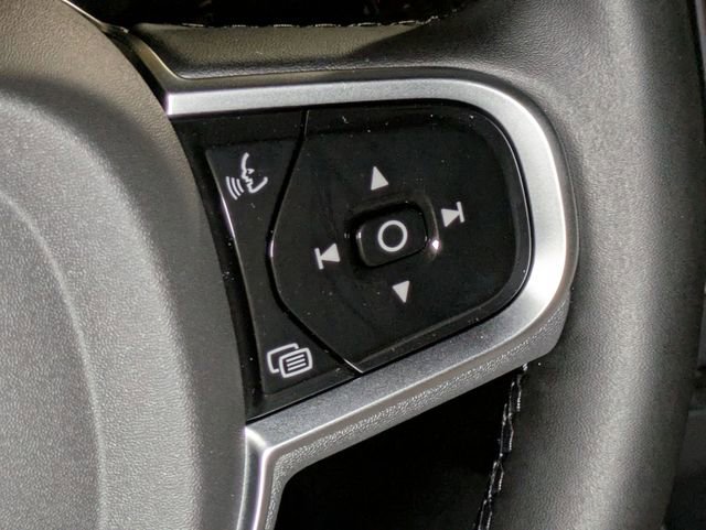New 2026 Volvo XC90 B6 Plus w/ Protection Package Premier image 17