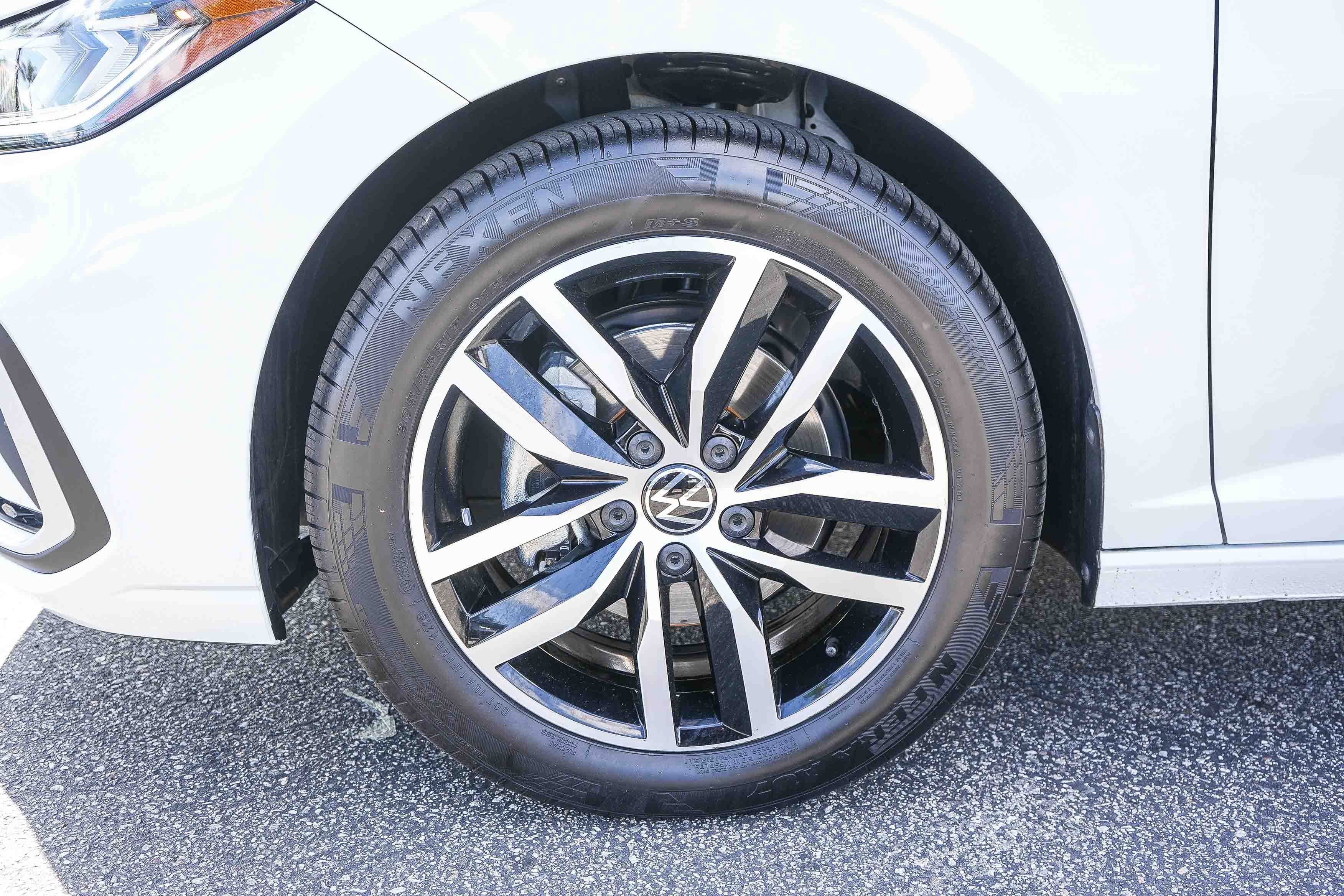 Used 2026 Volkswagen Jetta SE FWD image 13
