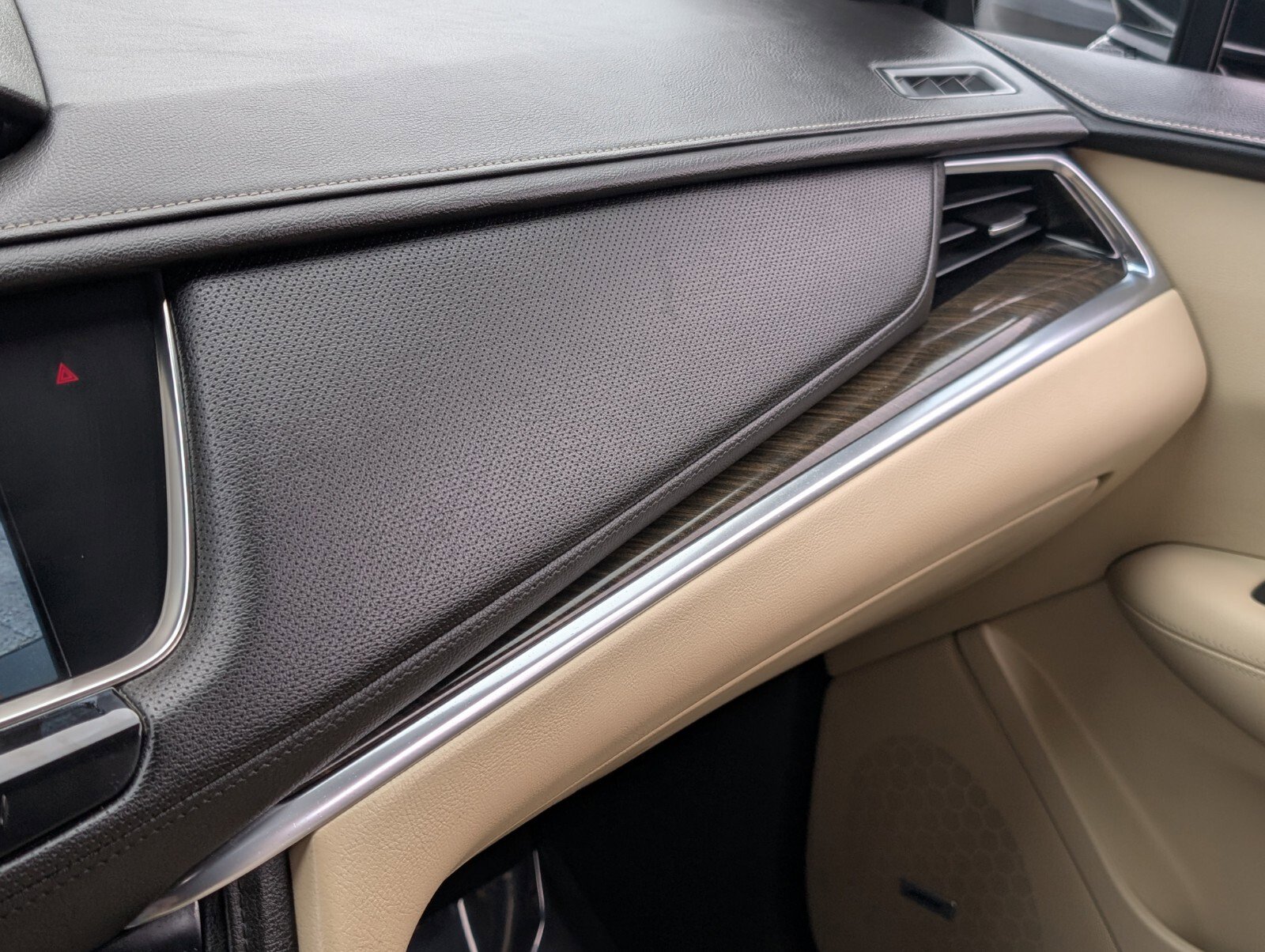 Used 2018 Cadillac XT5 FWD w/ LPO, Wheel Lock Package image 28