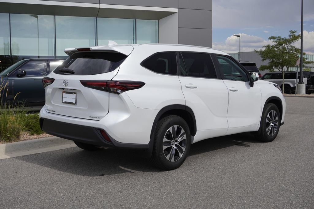 Used 2026 Toyota Highlander Limited AWD/4WD image 4