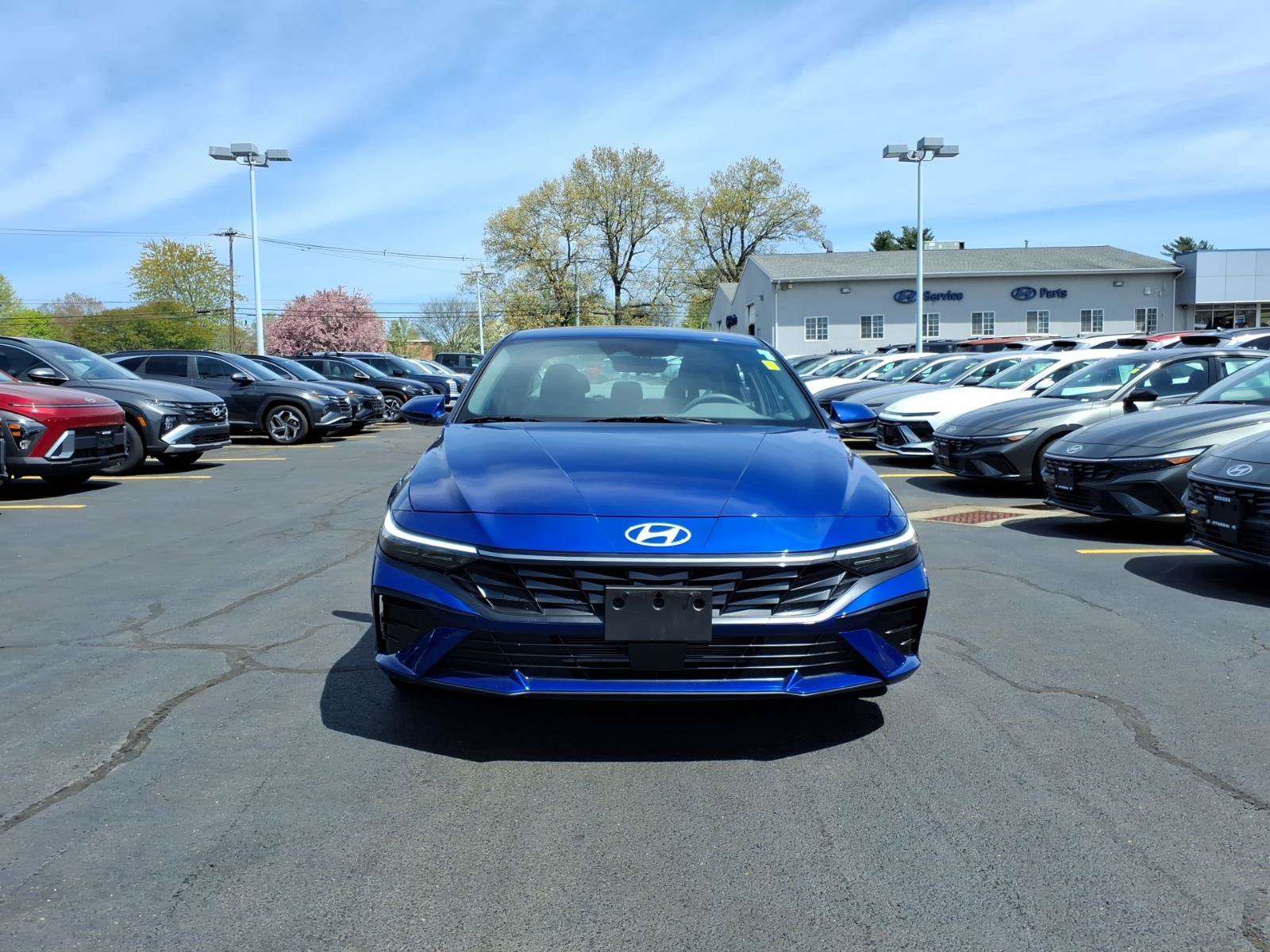 Used 2024 Hyundai Elantra SEL w/ Convenience Package FWD image 2