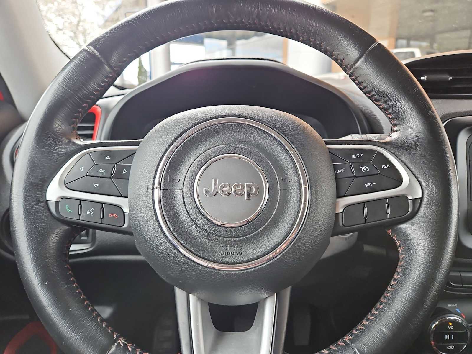 Used 2015 Jeep Renegade Trailhawk w/ Popular Equipment Group AWD/4WD image 22