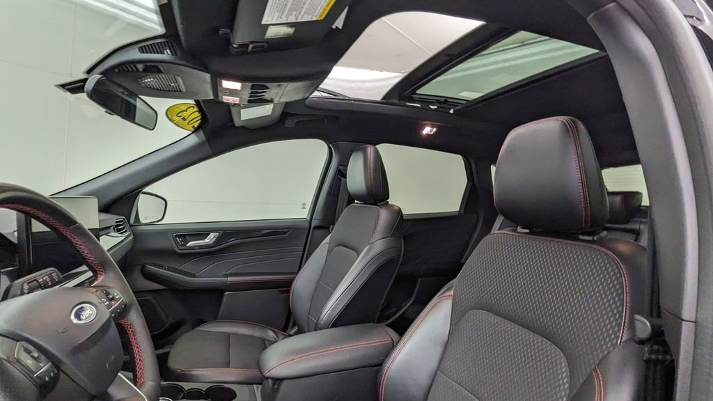 Certified 2023 Ford Escape ST-Line w/ Tech Pack #1 image 3